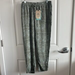 NWT PrAna Women’s Hele Mai Pant Cargo Green Akoa Casual Pants - Size Medium
